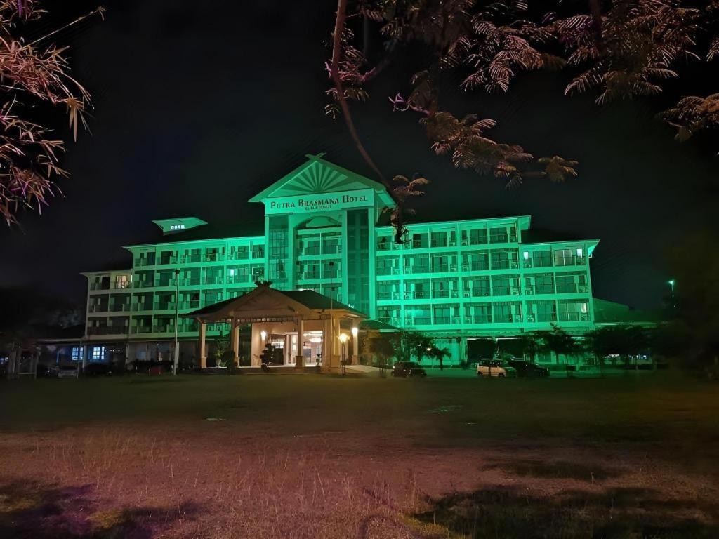 Putra Brasmana Hotel Kuala Perlis Exterior foto